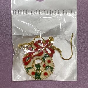 💛 Gold Tone Snowy Christmas Wreath Hook Earrings